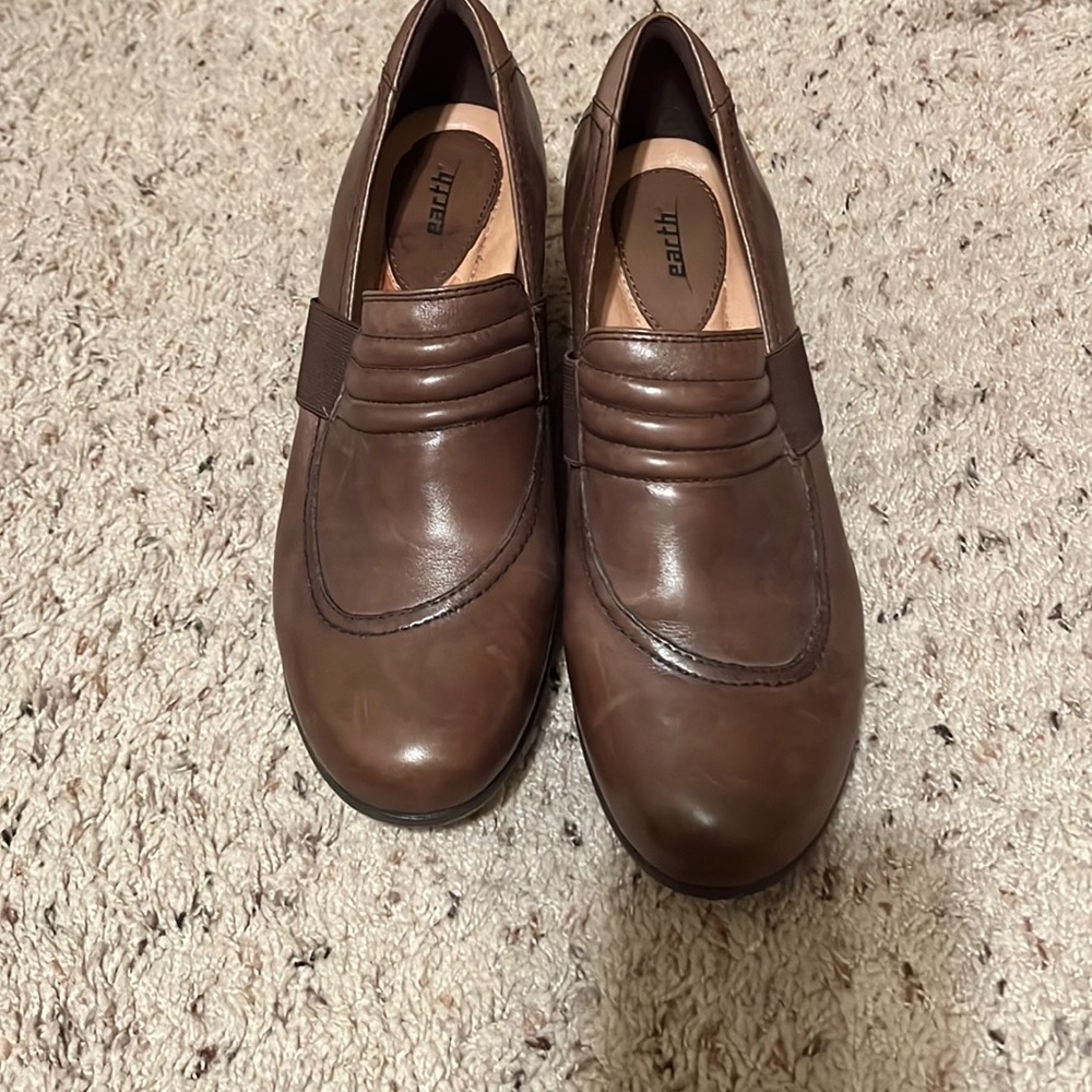 Women’s Earth Slip-on Wedge size 11 brown leather - GUC